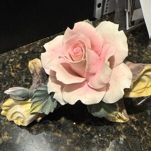 Elegant Pink Rose Sculpture